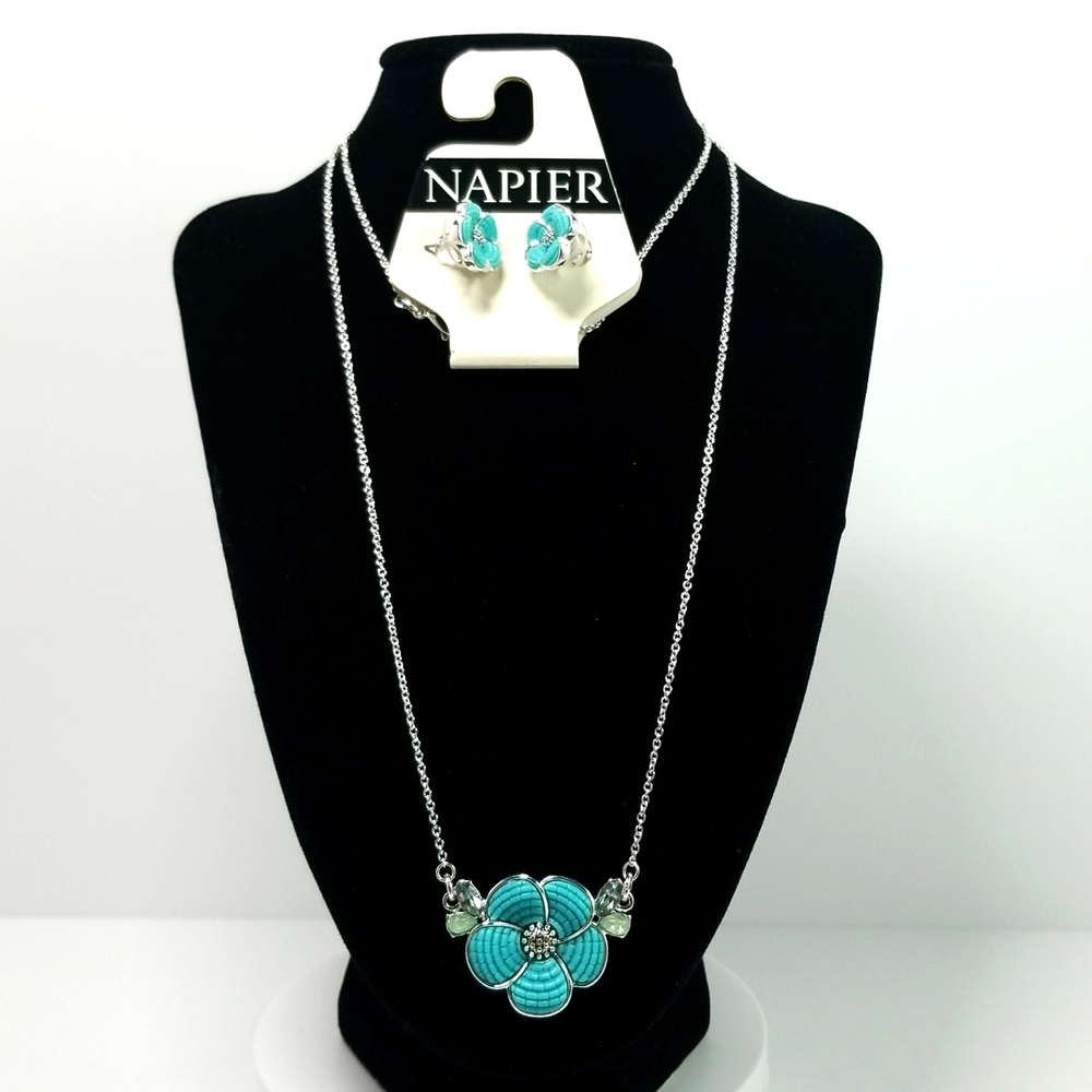 Napier Womens Vintage Silver Flower Pendant & Earrings Brand New Size 34inches